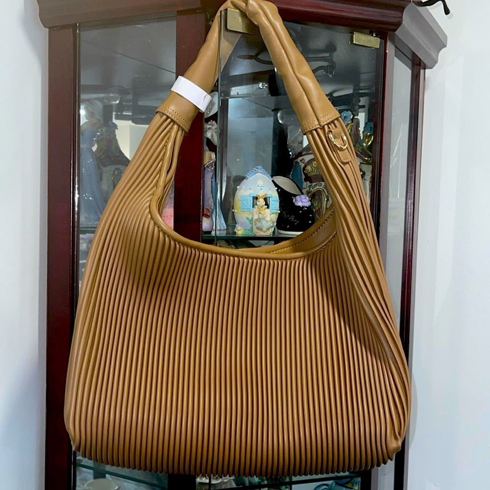 Brand new with tag slouch style bag!
